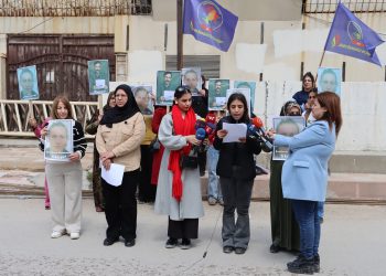Jinên Komunîst ên Şoreşger ji bo du rojnamevanên windayî daxuyanîk dan