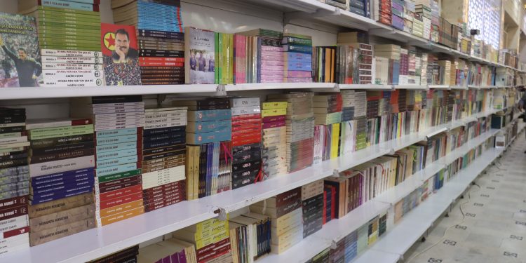 ‘Roja Pirtûkan a Cîhanî ji bo me rojek pîroz e’