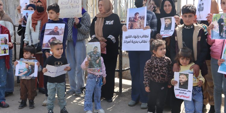 Ji bo sebestberdana dîlgirtiyan li Qamişlo meşeke girseyî hat li dar xistin