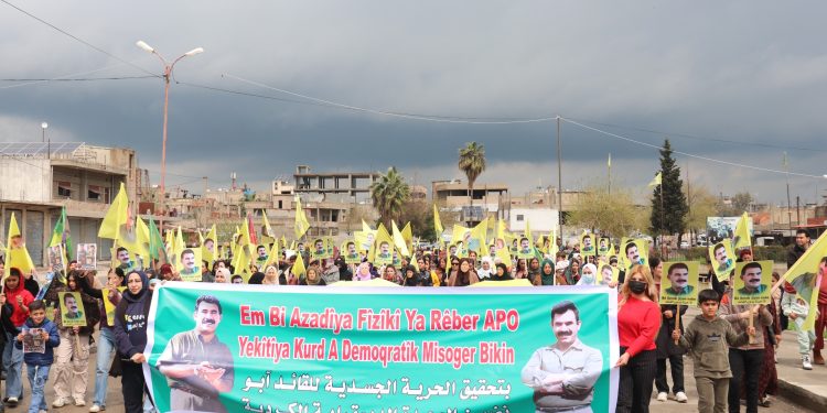 Meşek ji bo azadiya fîzîkî ya Rêber Apo hat li darxistin