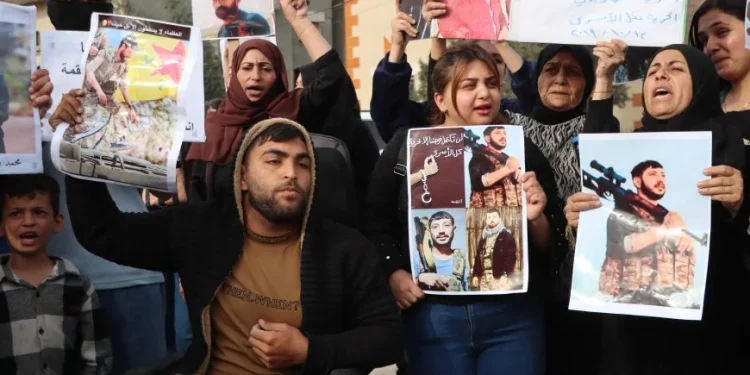 Kesên simsar malbatên dîlgirtiyan dikşînin nava Şerê Taybet