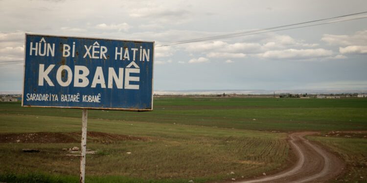 Li Kobanê tevî lihevkirinê, dorpêç û êriş