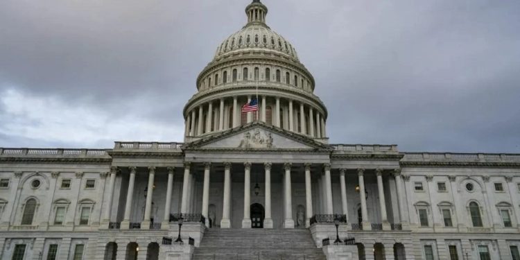 Projeya sînorkirina desthilata Trump di şerê li dijî Îranê de hat têkbirin