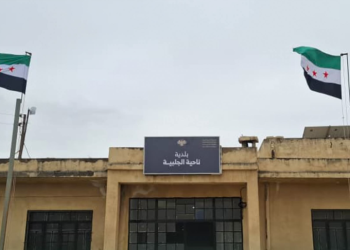 Hikumeta Sûriyê li Kobanê pankêtên Erebî datîne û Kurdî paşguh dike