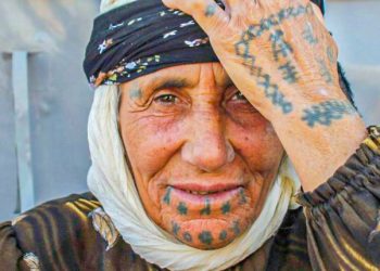 Deqandina sembolan di çanda jinên Kurd de