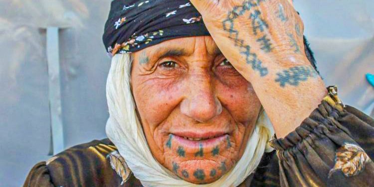 Deqandina sembolan di çanda jinên Kurd de