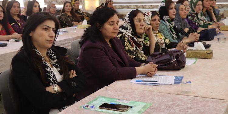 Di nava sazî û rêxistinan de, rola jinên Kurd