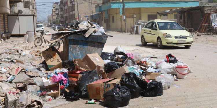 Ji ber kobmûna çopê li taxan welatiyên Qamişlo gazinan dikin