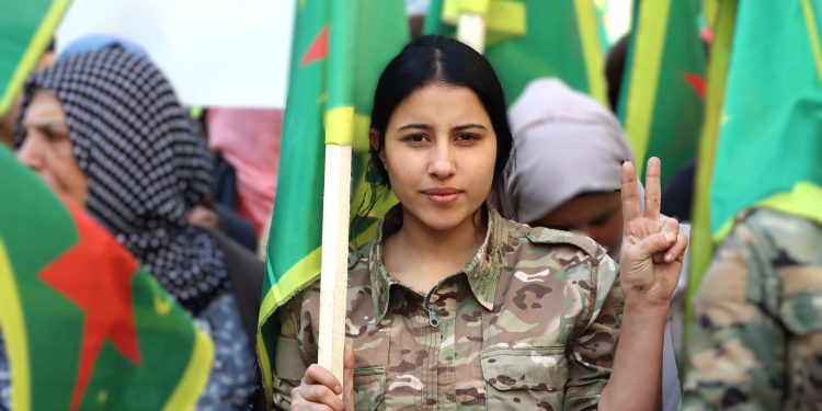 Dengê jinên Rojava ji bo piştgiriya YPJ’ê bilind dibe