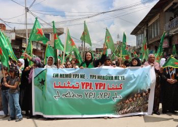Kongra Star ji bo piştgiriya YPJ’ê meşek li dar xist