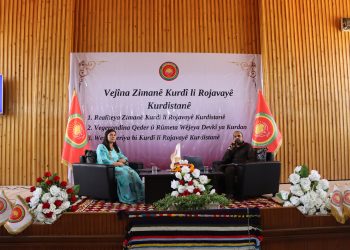Bi boneya Roja Zimanê Kurdî Zanîngeha Rojava komxebatek li dar xist