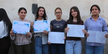 Li bajarê Dêrikê bawernameyên xwendekaran hatin belavkirin