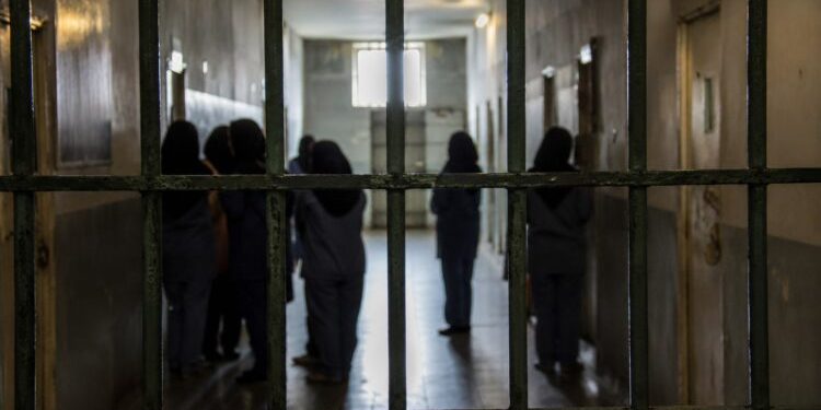 Işkenceya derûnî li ser jinan di girtîgeha Îranê de