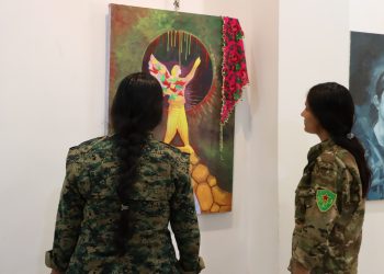 Ji bo piştgiriya YPJ’ê, Tevgera Hîlala Zêrîn çalakiyeke hunerî lidar xist