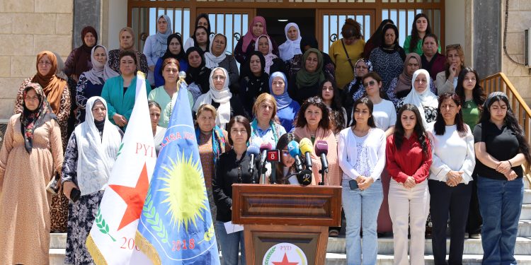 Meclisa Jin a PYD binpêkirinên hêzên hikumeta demkî a Sûriyê li dijî jinan şermezar kir