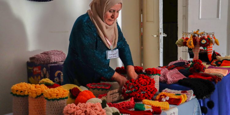 Fatma Ehmed bi tayên pembo û hiriyê çanda Kurdewarî diparêze