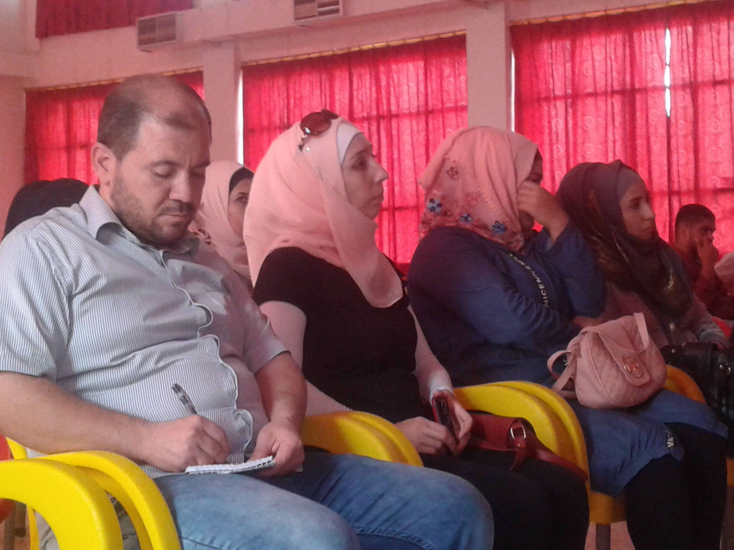 “نحن البشر متشابهون ولكن”