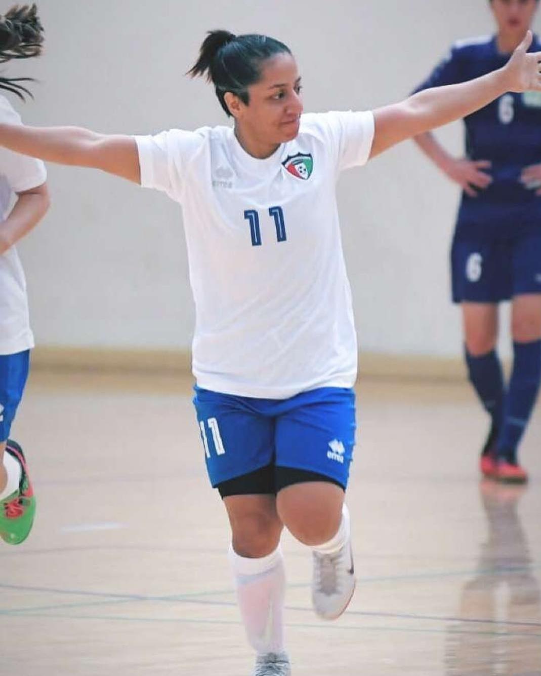إيمان الحيي تدخل تاريخ الكرة النسائية في الكويت صحيفة روناهي