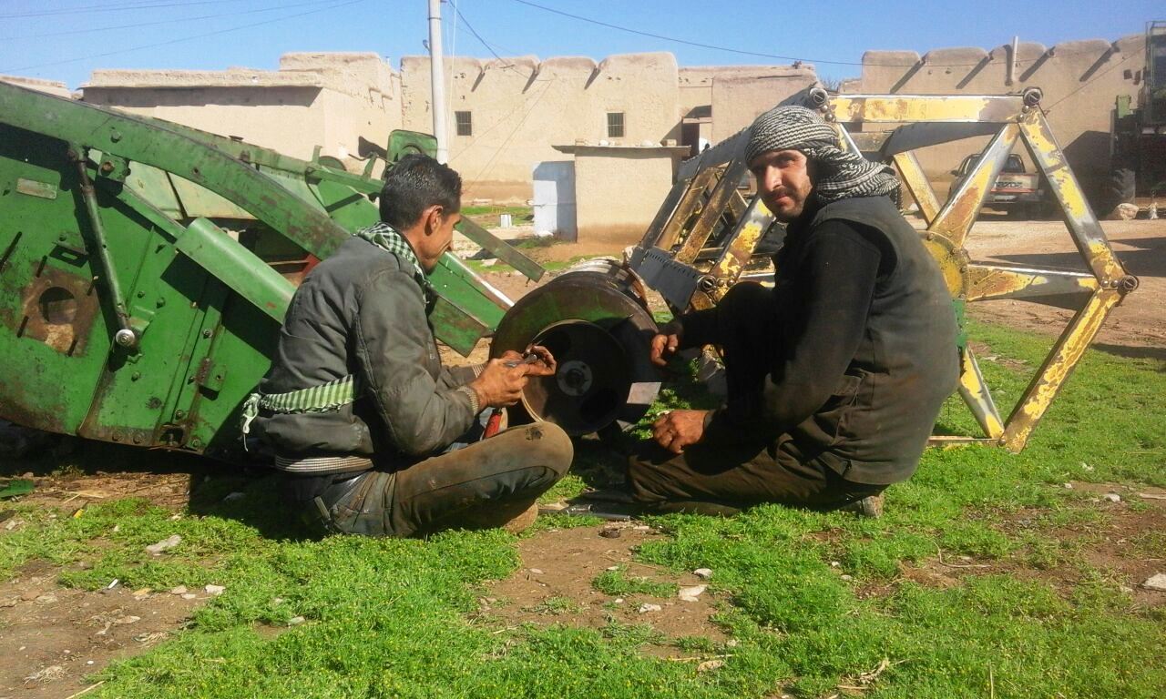 مناقشة آلية عمل الحصادات.. ودعم فلاحي الرقة بالمازوت