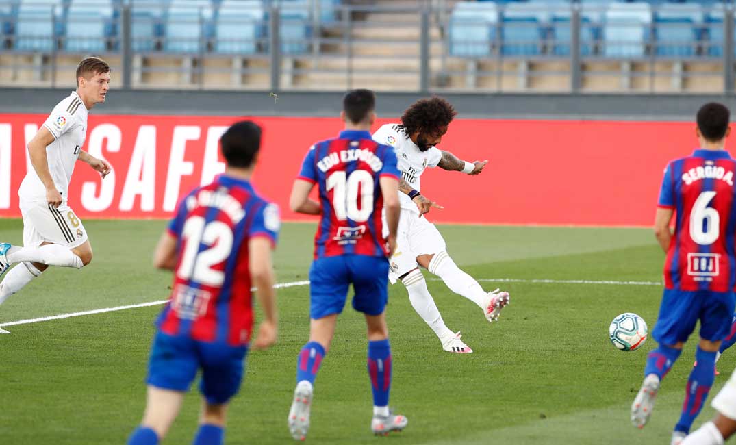 ريال مدريد يستهل عودته بثلاثية في شباك إيبار