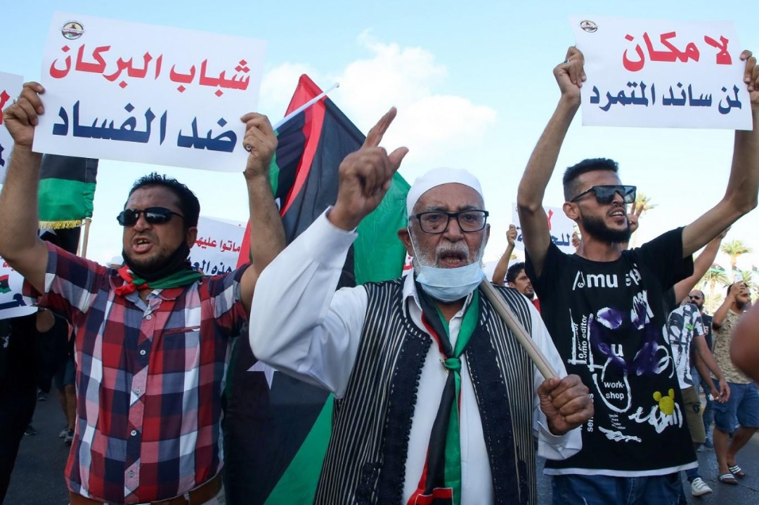 الالتفاف على مطالب متظاهري ليبيا بتأجيج الخلاف بين أمراء الحرب