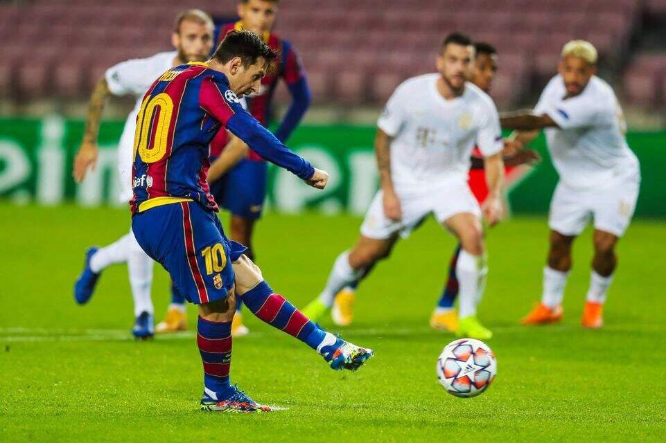 برشلونة يسحق فرينكفاروزي بخماسية