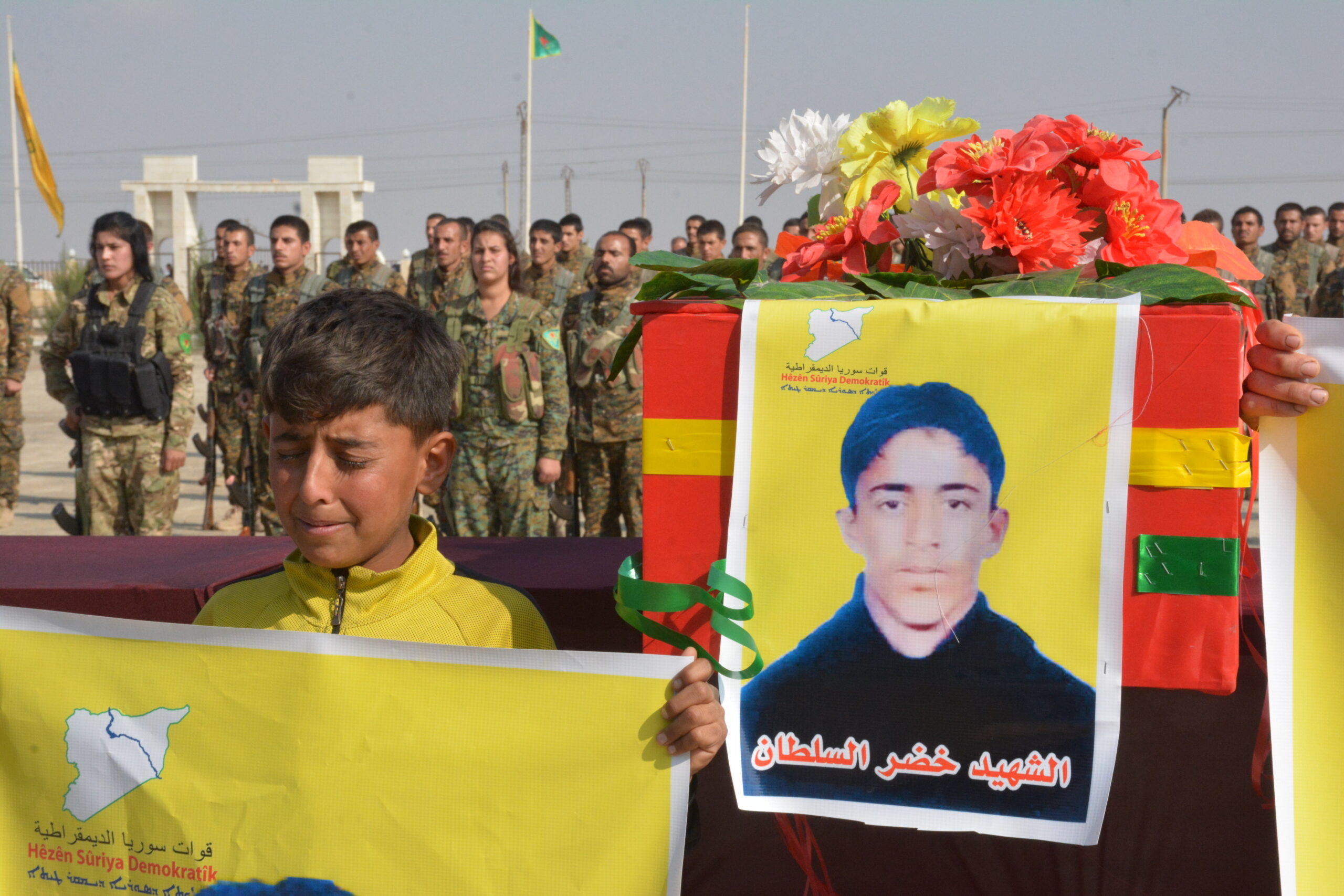 أهالي الشدادي يُشيّعون جثمان الشهيد خضر السلطان