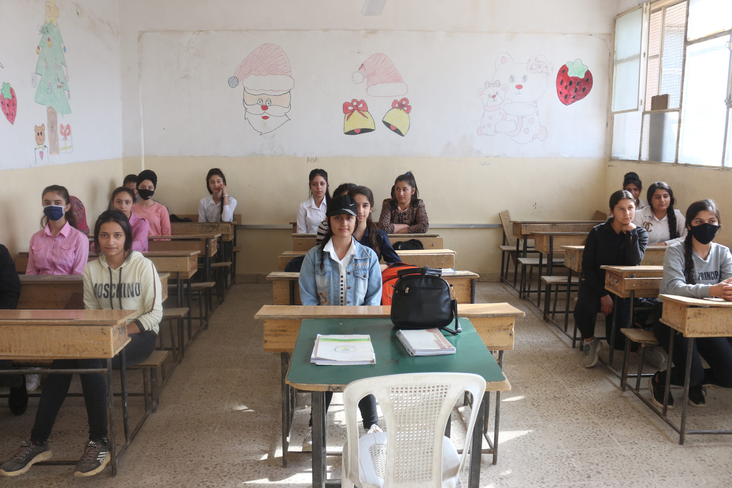 معاناة الطلبة.. بين الحرب وأساليب التعليم التقليدية