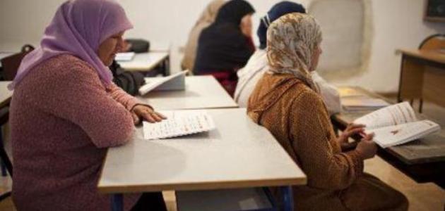 الأمية حاجزٌ يحجب النور عن المجتمع
