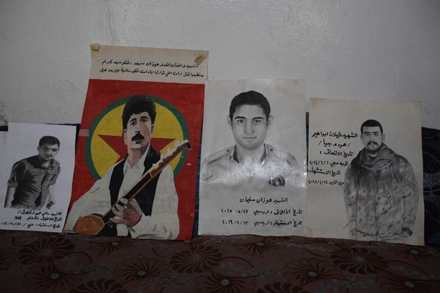 الرسم بالفحم لتخليد ذكرى الشهداء