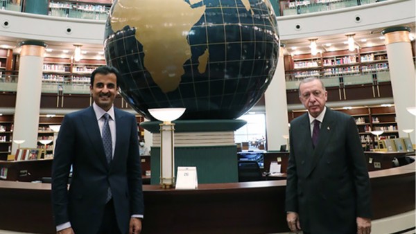 داود أوغلو يتهم أردوغان بخيانة تركيا لصالح قطر ويدعو لمحاسبته
