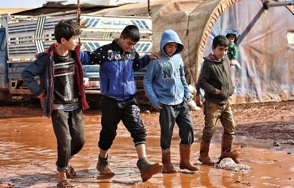 “أرقام مرعبة وحلول غائبة” للأطفال المتسربين من المدارس شمال غربي سوريا