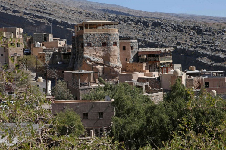 فنادق الطين رحلة سياحة ومغامرة في الصحراء العمانية