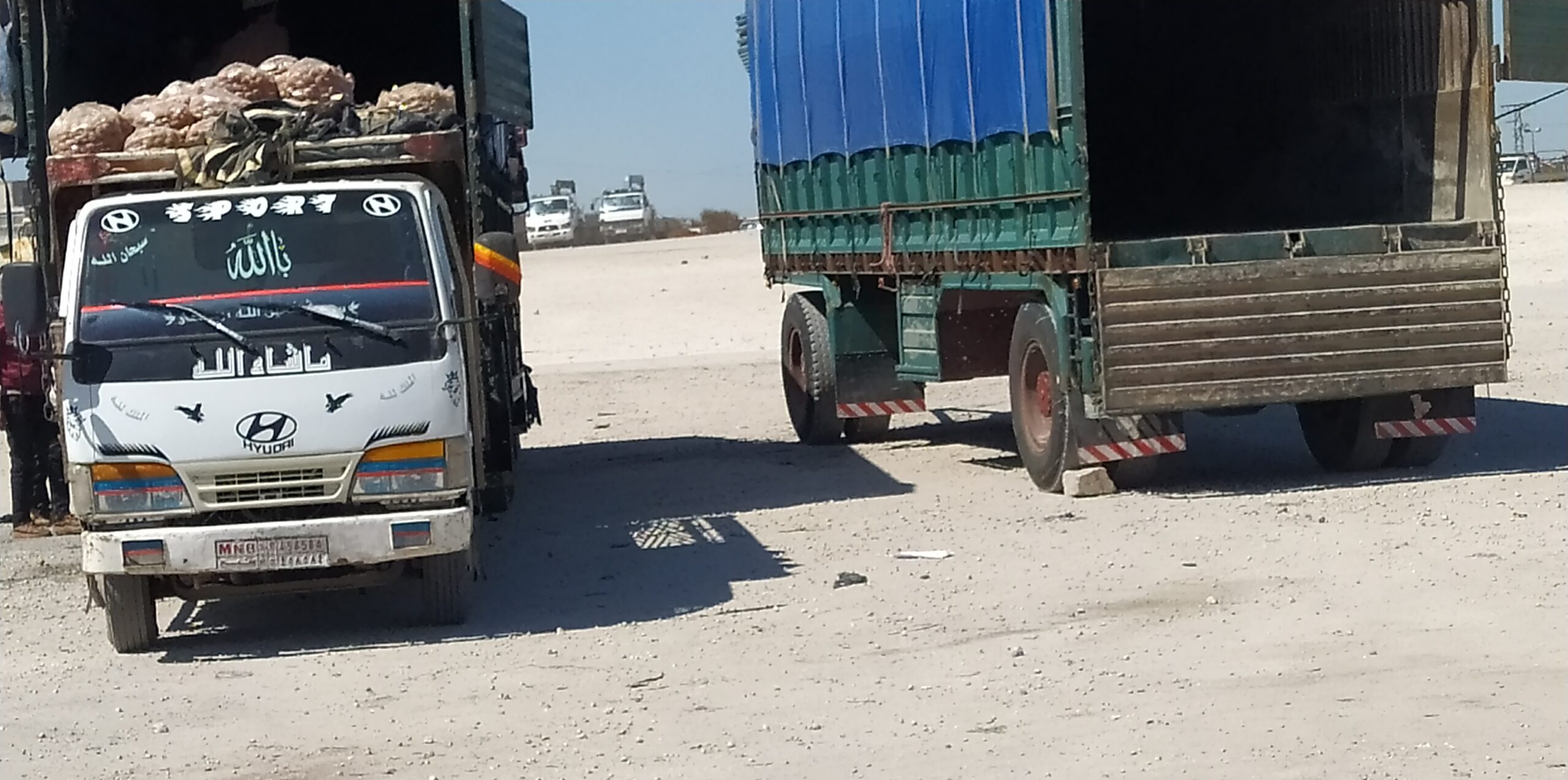 أزمة لسائقي الشاحنات بسبب إغلاق المعابر