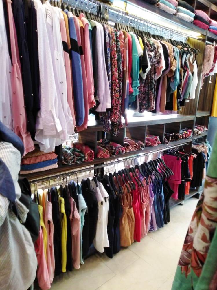 ارتفاع أسعار الملابس يسلب فرحة العيد من نفوس الأطفال