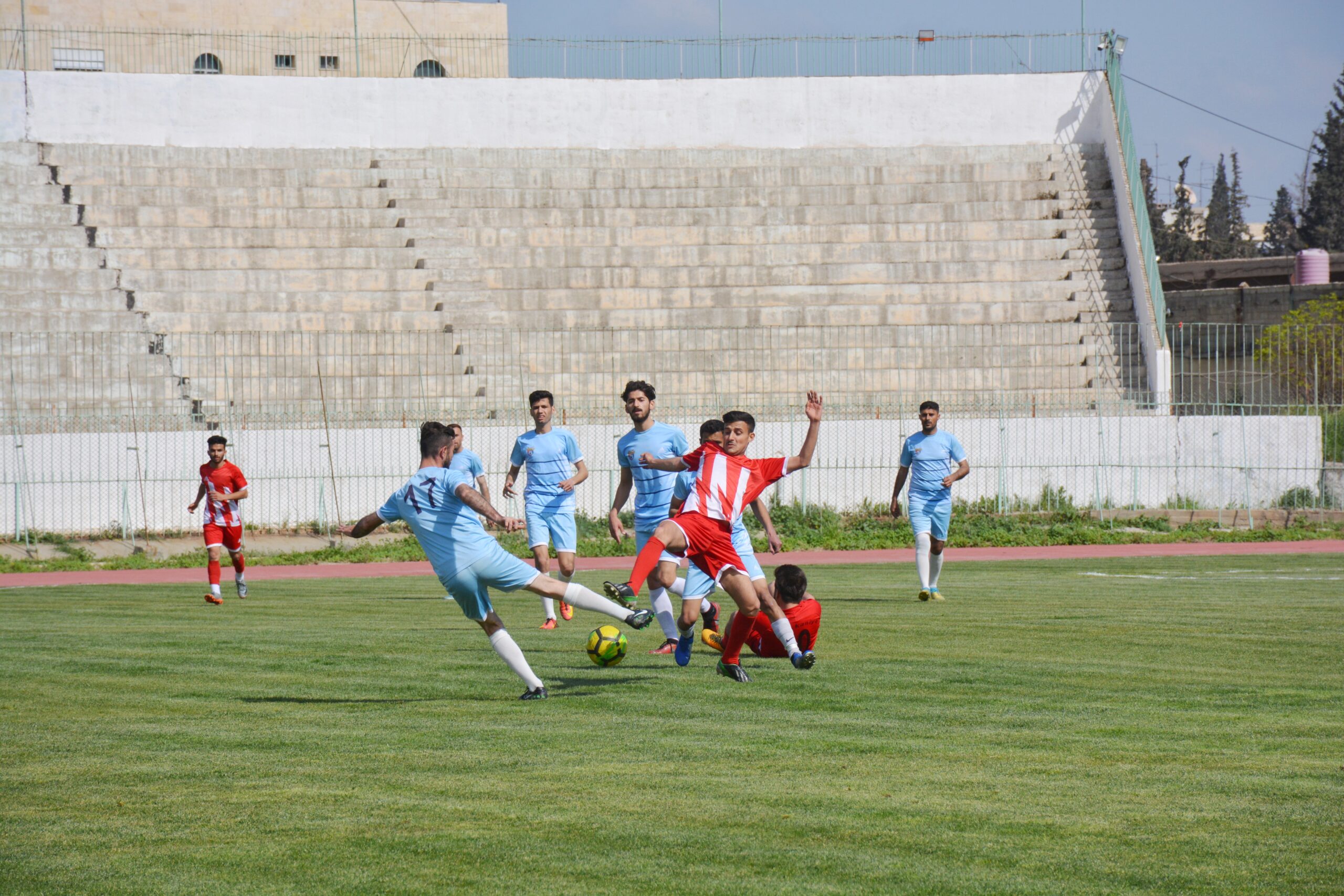 بطولات كرة القدم إلى ما بعد العيد