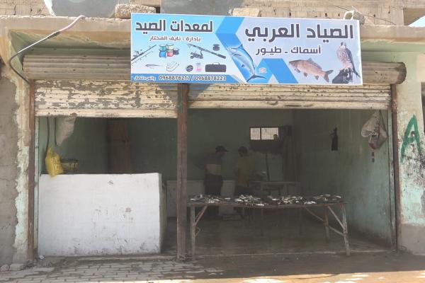 صيادو دير الزور: انخفاض منسوب مياه الفرات أدى إلى غياب مصادر دخلنا