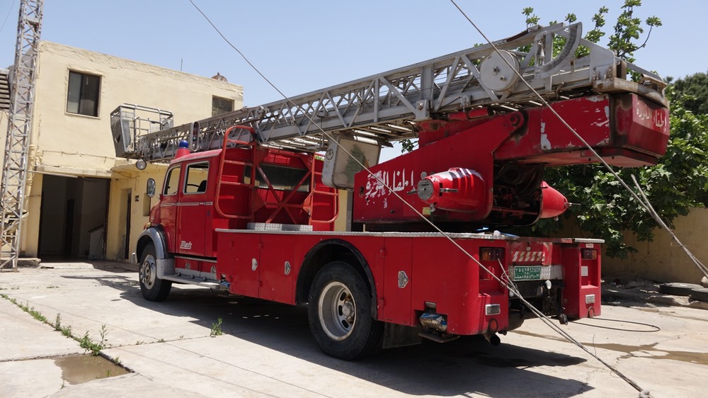 لدرء مخاطر الحرائق.. وحدات الإطفاء في الطبقة جاهزة