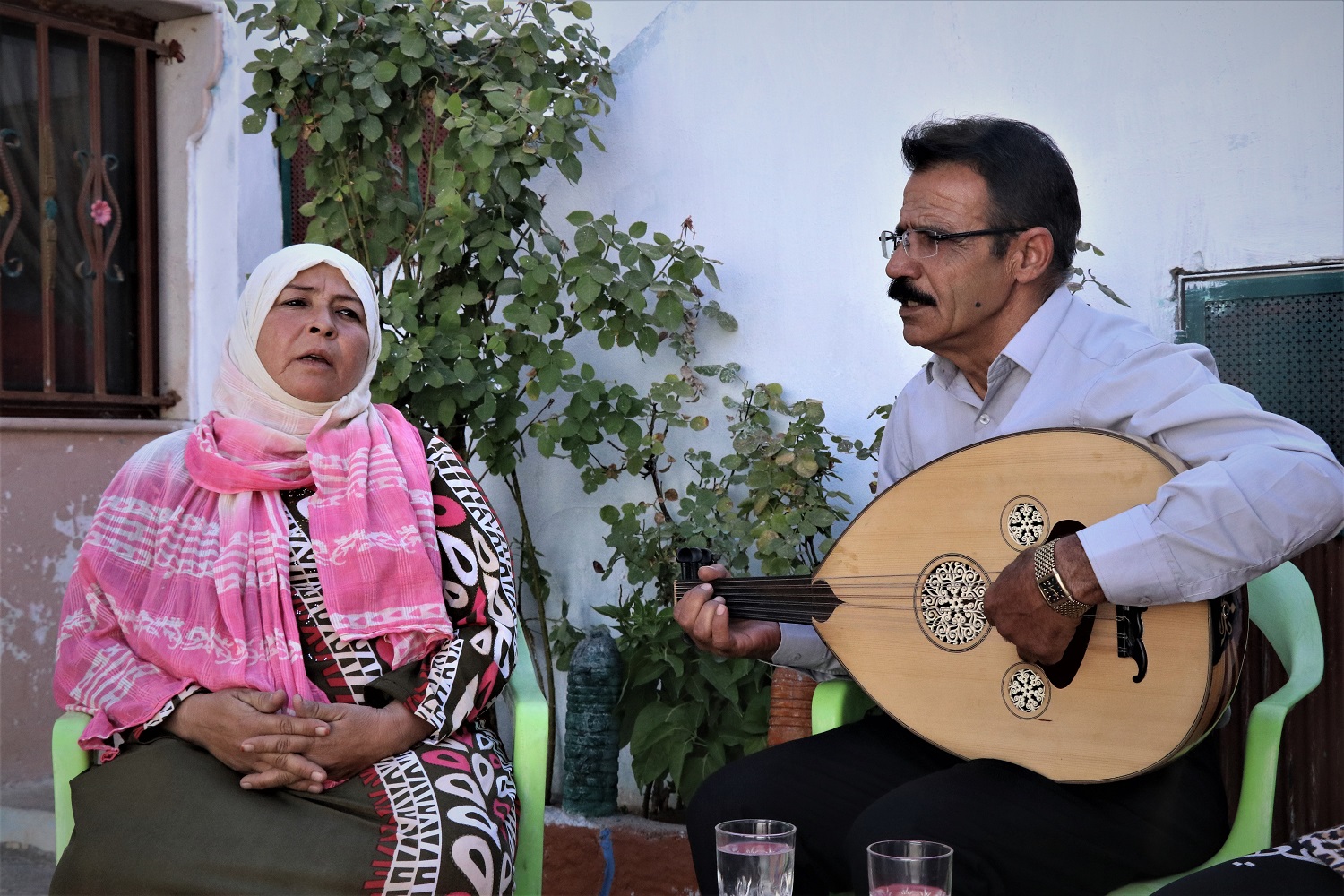 الفن يُضفي حميمية أكثر على أجواء العائِلة