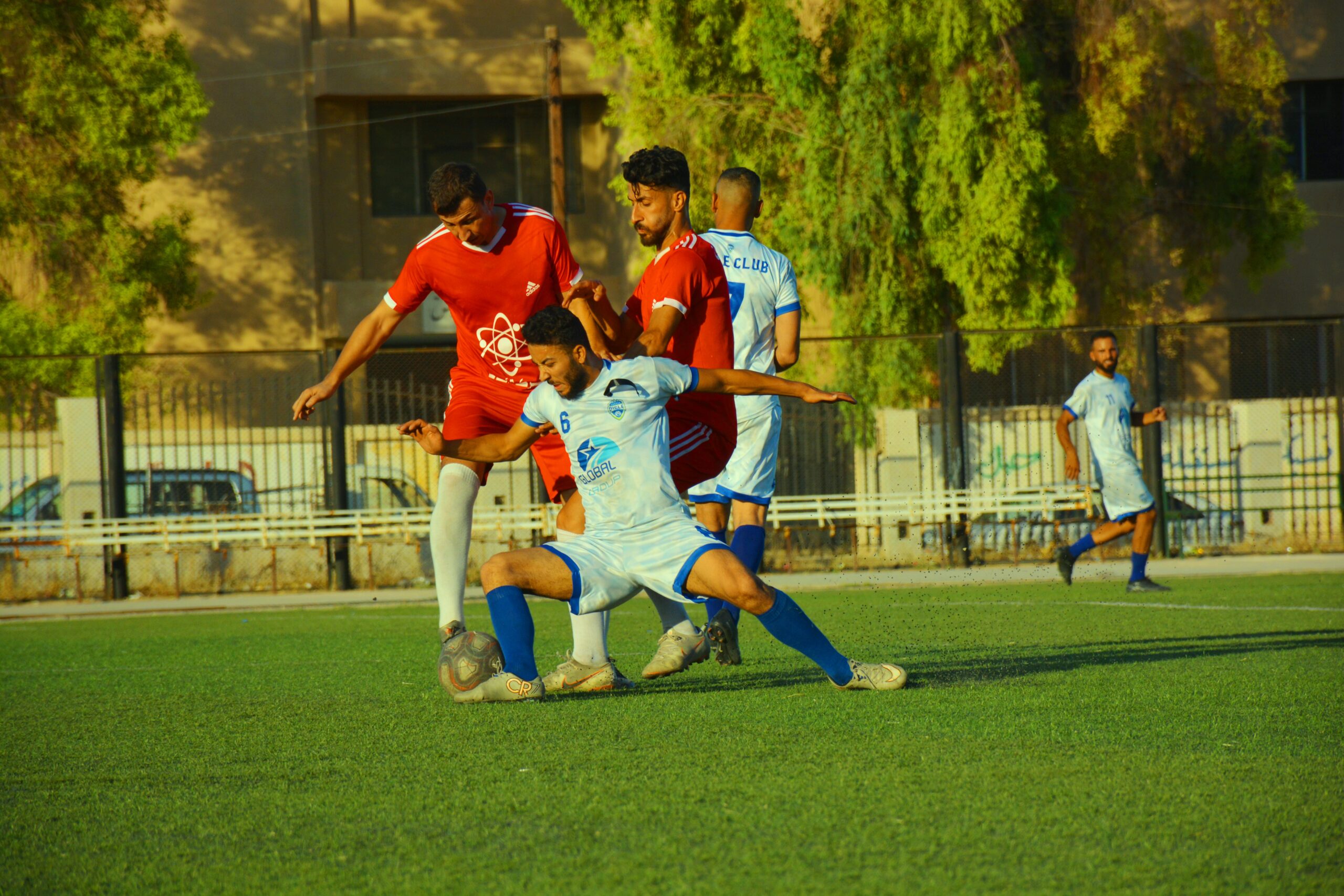 برخدان وسري كانيه إلى الدور نصف النهائي من الدوري