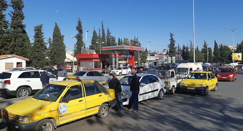 خيارات صعبة يواجهها سائقو دمشق بسبب نقص الوقود