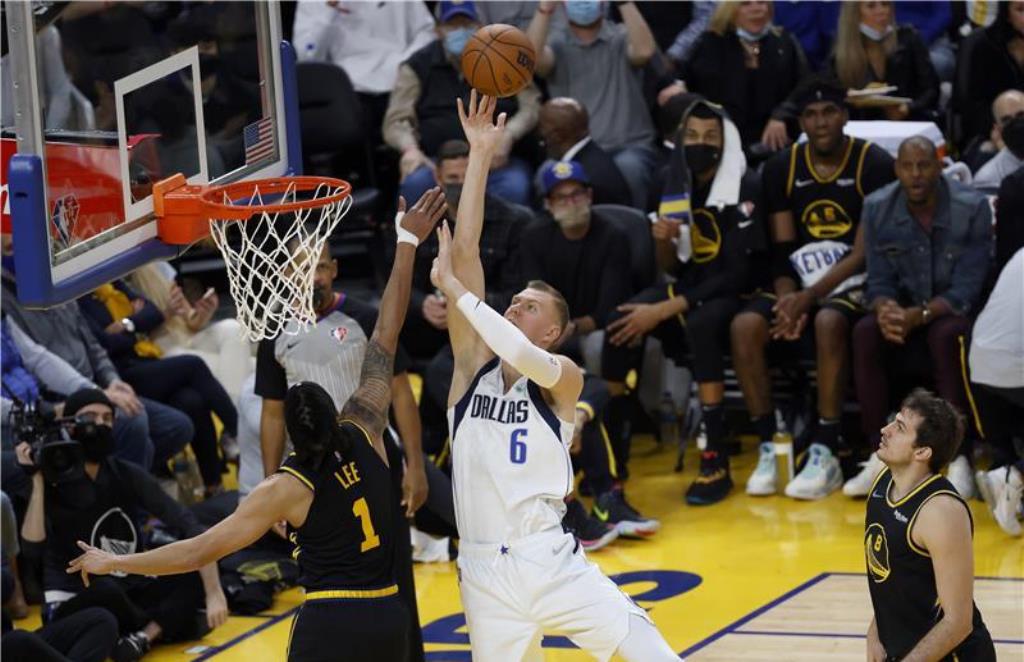 واريورز يواصلُ انتصاراتِه في NBA