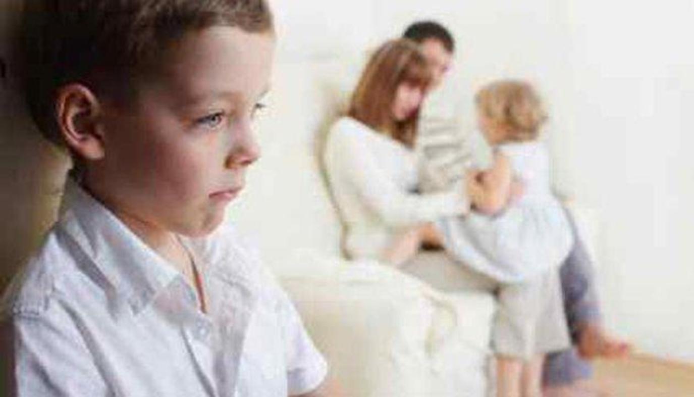 الغيرة عند الأطفال وسبل التخلص منها