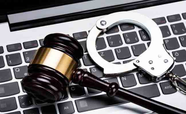 حكومة دمشق تعتزم فرض عقوبات جديدة على “مرتكبي الجرائم” الإلكترونية