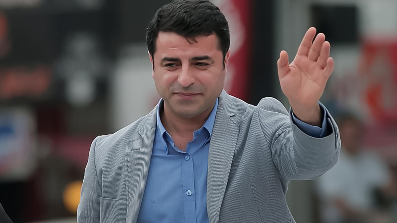 ديمرتاش: حرب أوكرانيا أول خطوة في لعبة الشطرنج الكبرى
