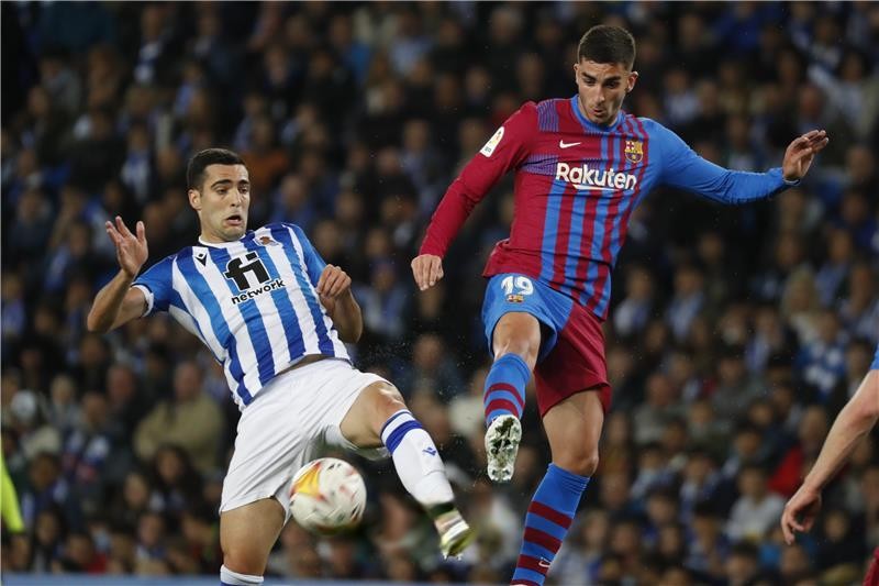 برشلونة يقفز للوصافة بالفوز على سوسيداد