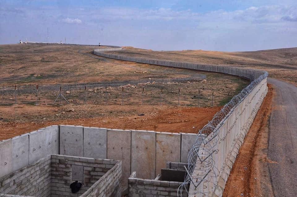 بناء الجدار مُقدمة العدوان