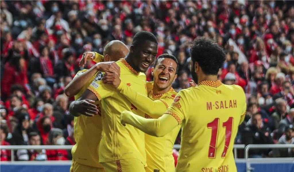 ليفربول يكسر عناد بنفيكا بثلاثية خارج الديار