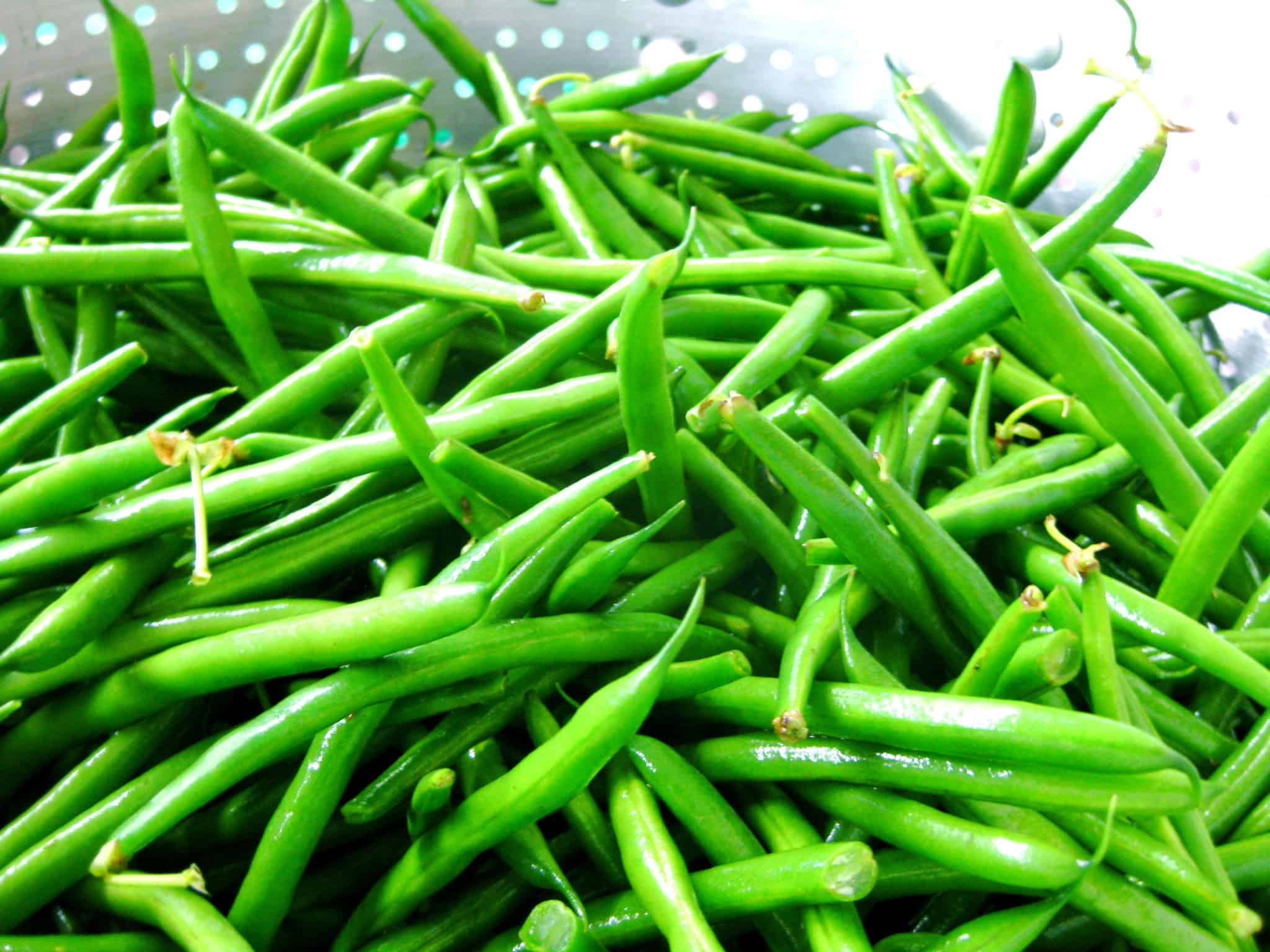Some beans. Beans Vegetables. Зелень Бобы морковь. Группа Green Beans. Бобы ки стр дю.