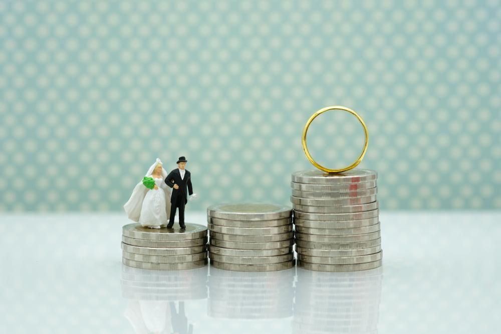 الأزمة الاقتصادية ودورها في عزوف الشباب عن الزواج